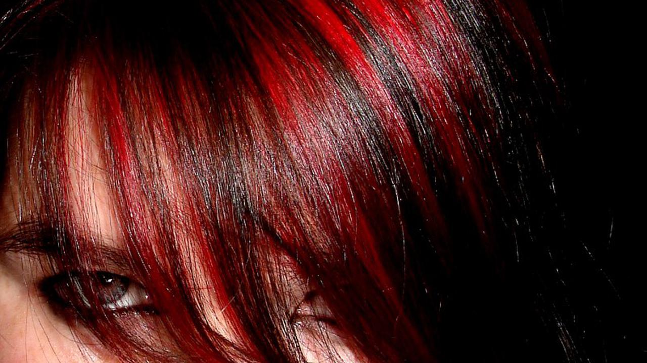 фото окрашивание волос в черно красный