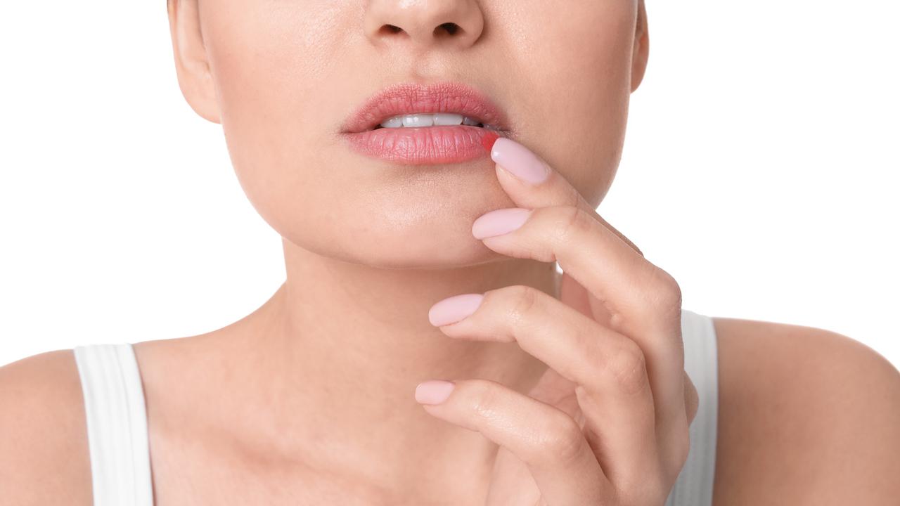 Трещинки в уголках губ недостаток витамина